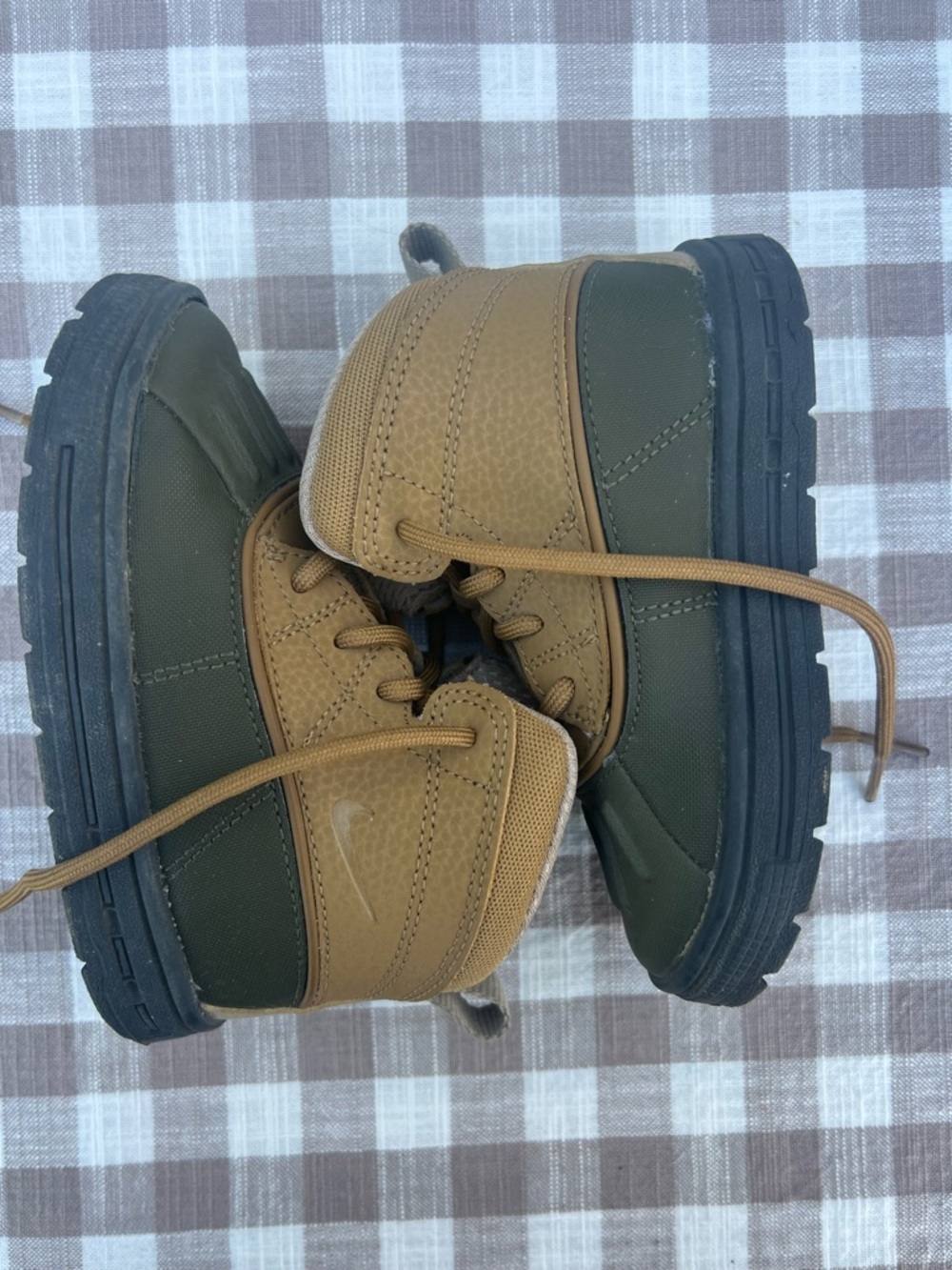 Nike Kids Olive Green and Brown Outdoor Boots